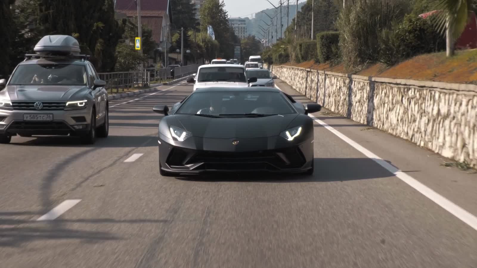 Lamborghini Aventador — automotive showcase